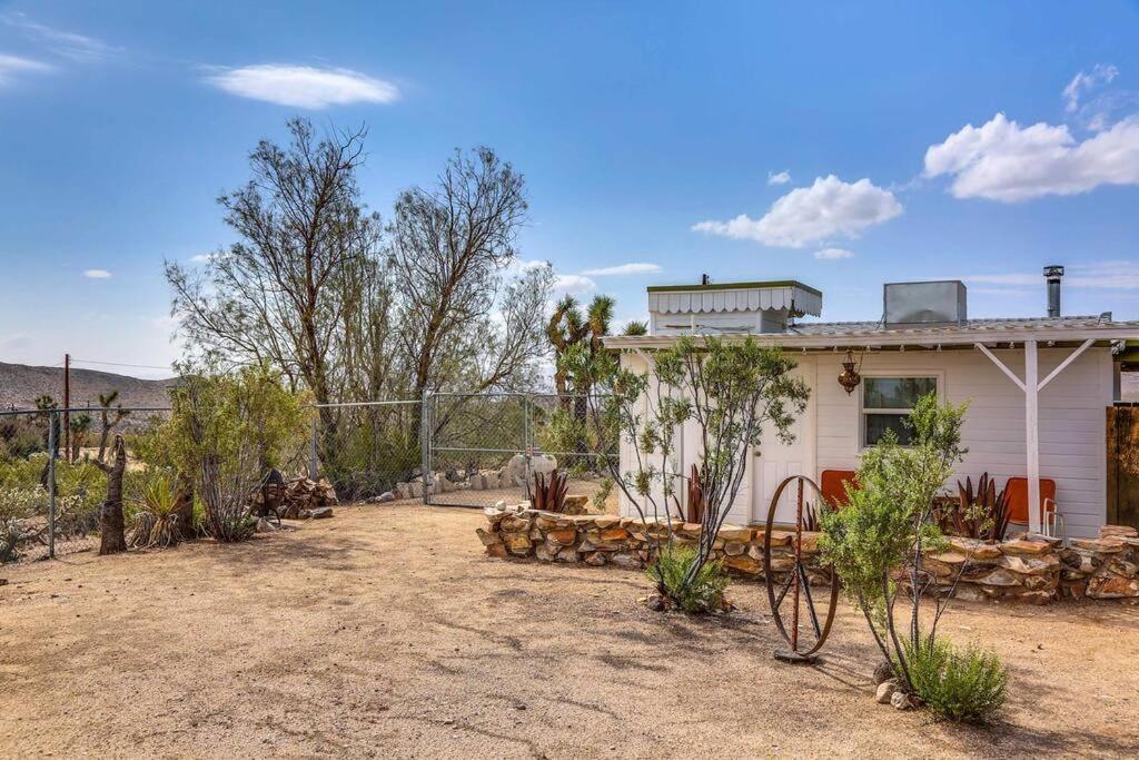 Jt Cottage Yucca Valley Exterior photo