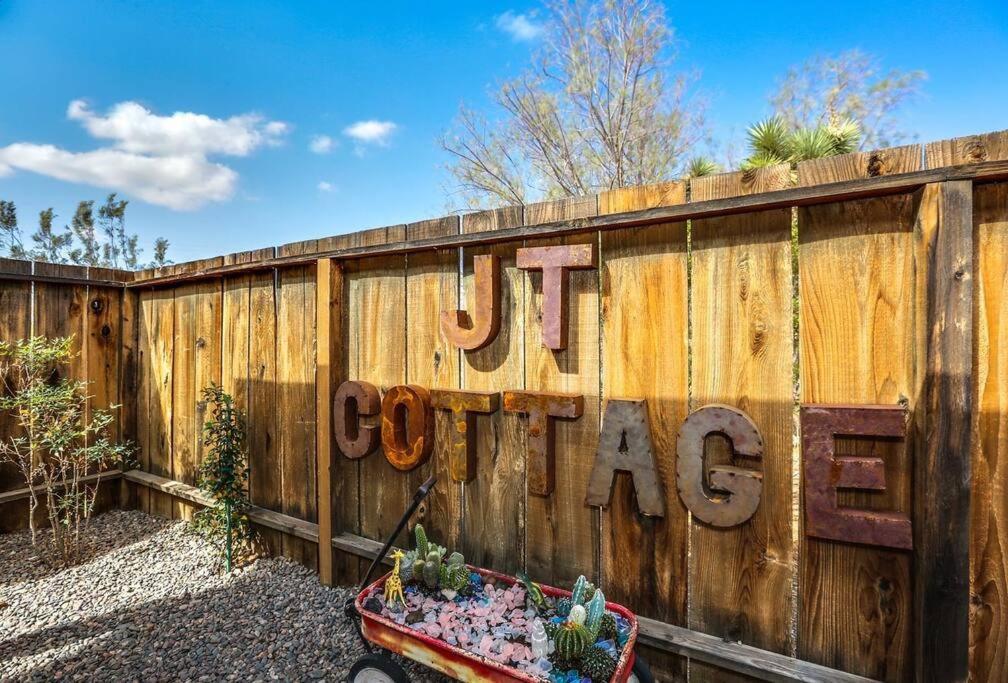 Jt Cottage Yucca Valley Exterior photo